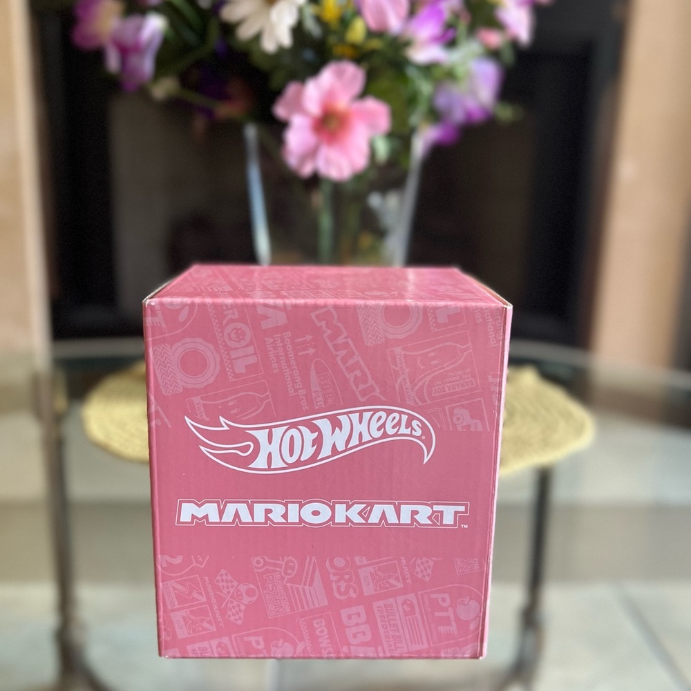 Hot Wheels Mario Kart Pink Gold Peach Vehicle SDCC 2022 NEW Sealed